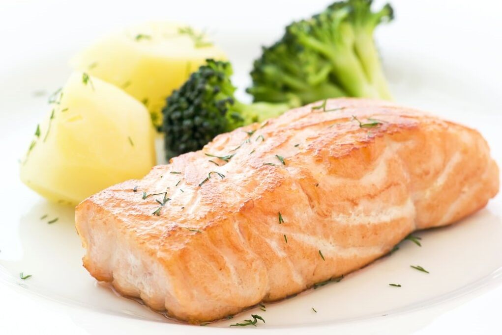 Un filete de pescado cocido al baño maría es adecuado para el día del pescado de la dieta de los 6 pétalos. 