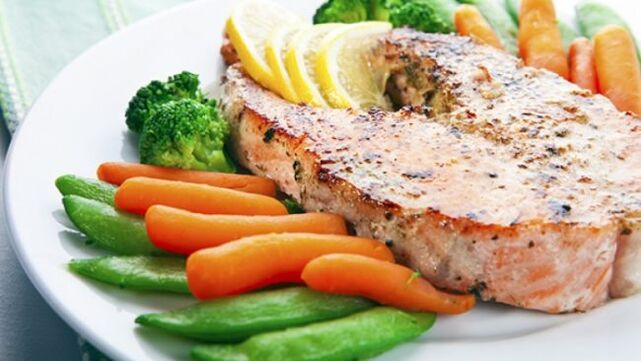 Pescado y verduras para una dieta cetogénica