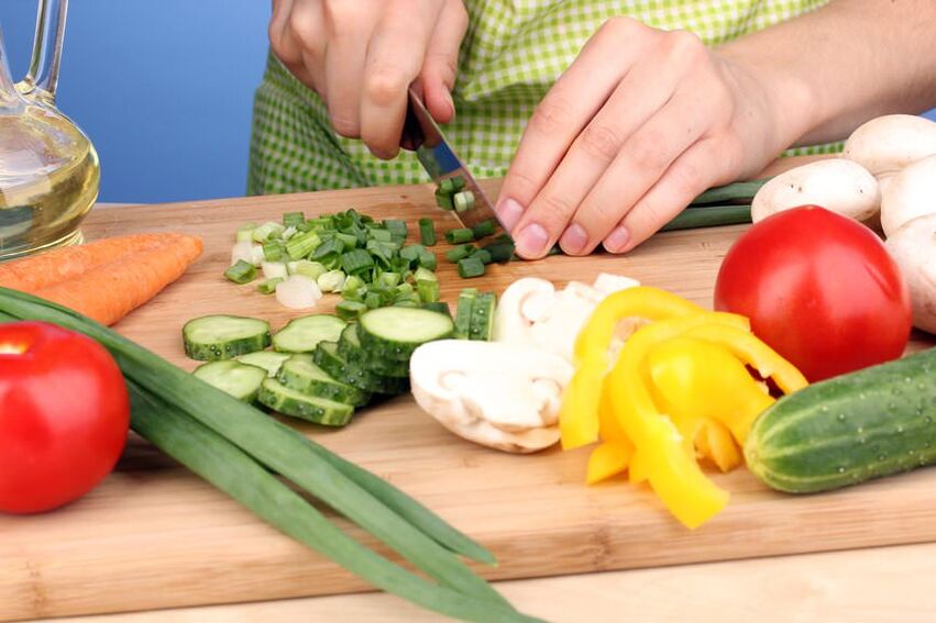 Preparar ensalada de verduras para la fase de crucero de la dieta Dukan