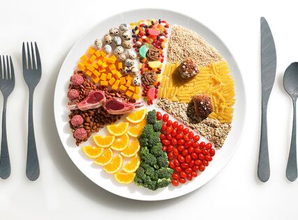 Comida cubierta de ducan en un plato
